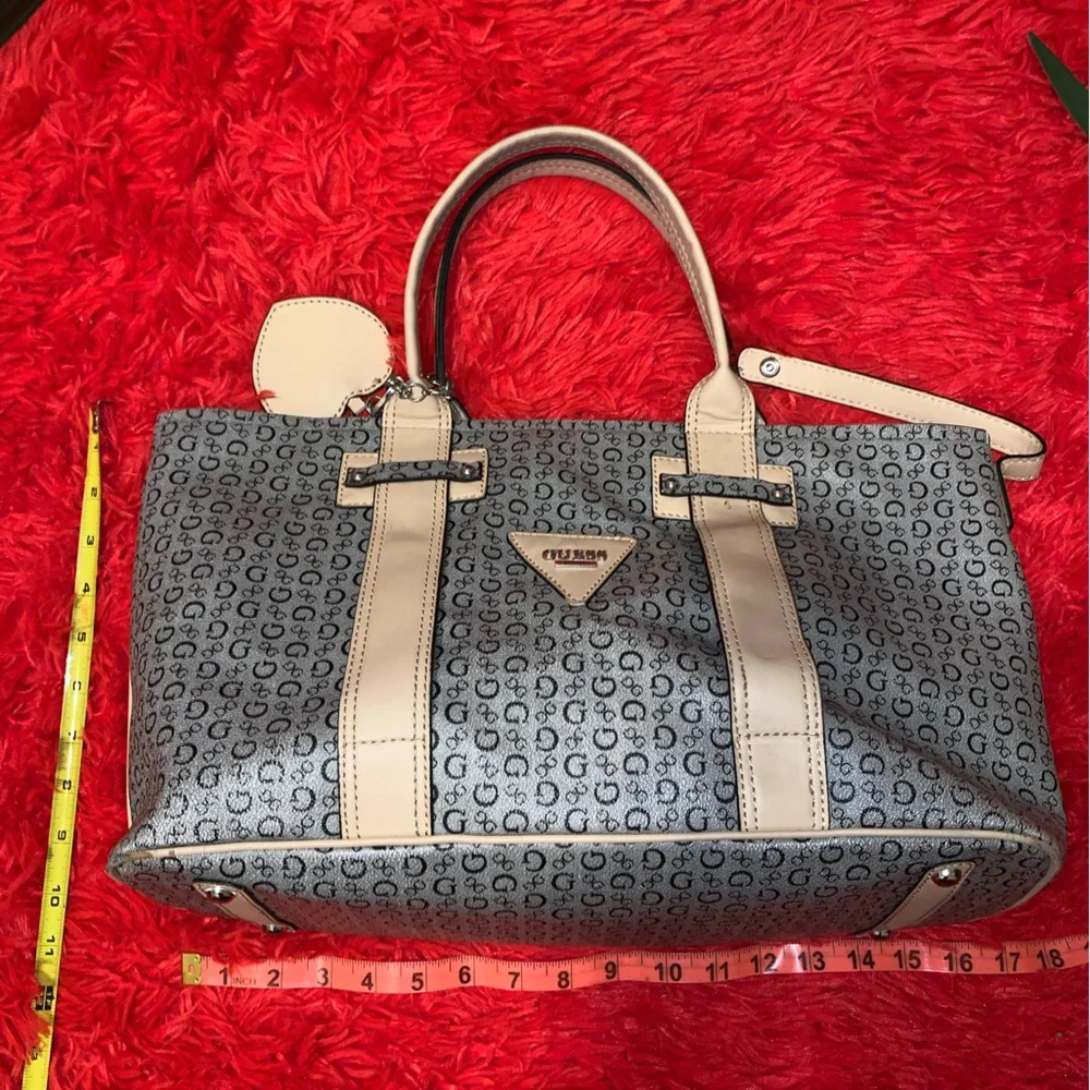 Large Guess Tote - Picture 3 of 5